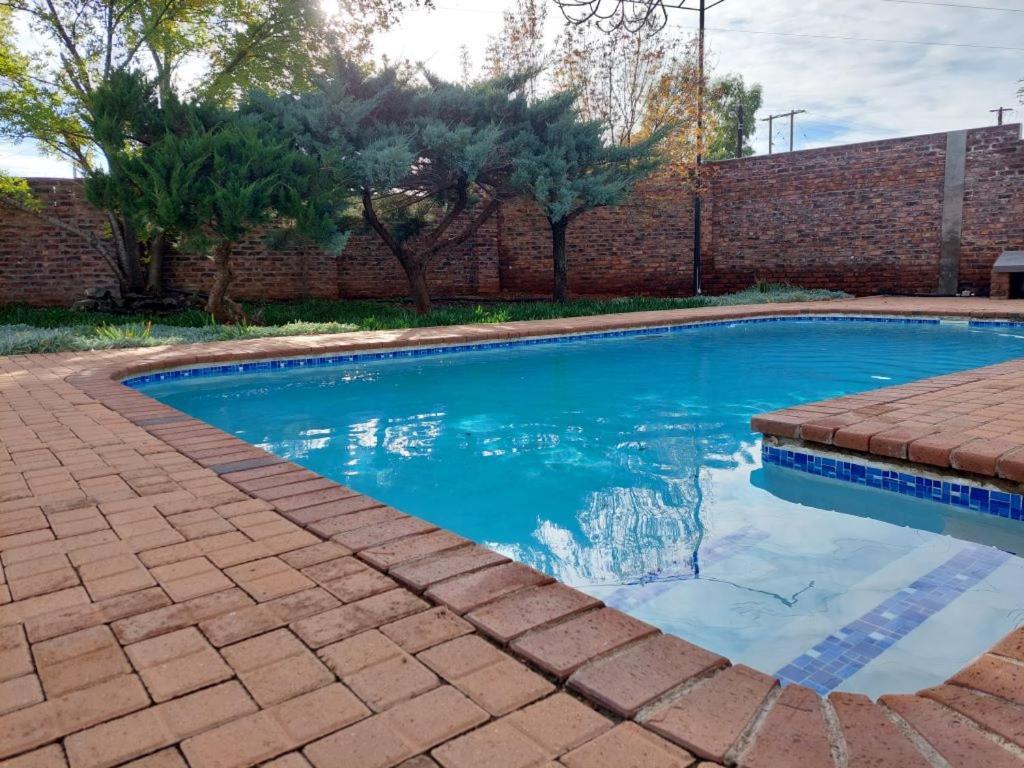 Aloes Guest House 62 On Meintjies Middelburg  Экстерьер фото